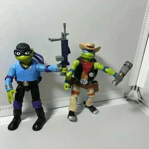 2022 TMNT Mutant Mayhem Donnie as Spock & Cowboy Leo unpackaged With Weapons